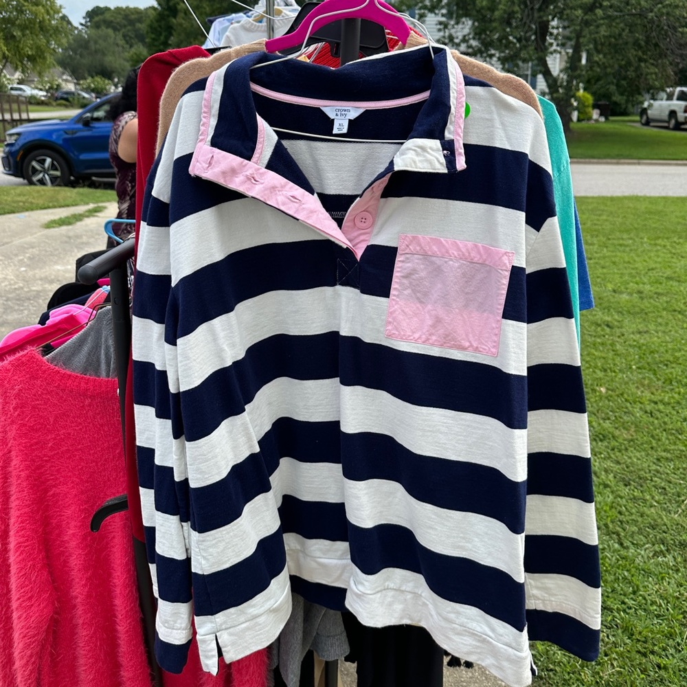 Crown and Ivy Pink and Navy Pullover XL